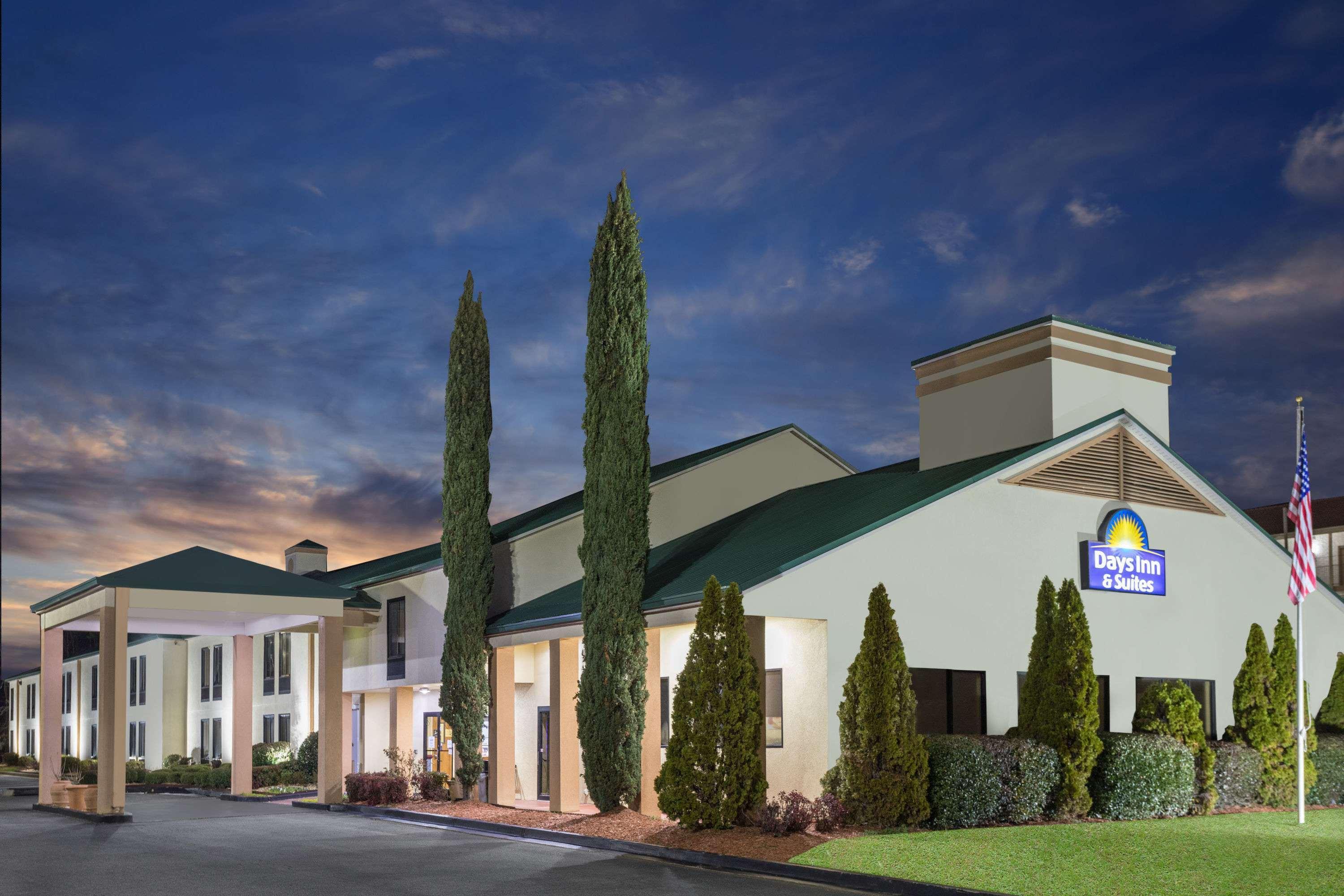 Days Inn & Suites By Wyndham Peachtree Corners Norcross Eksteriør billede