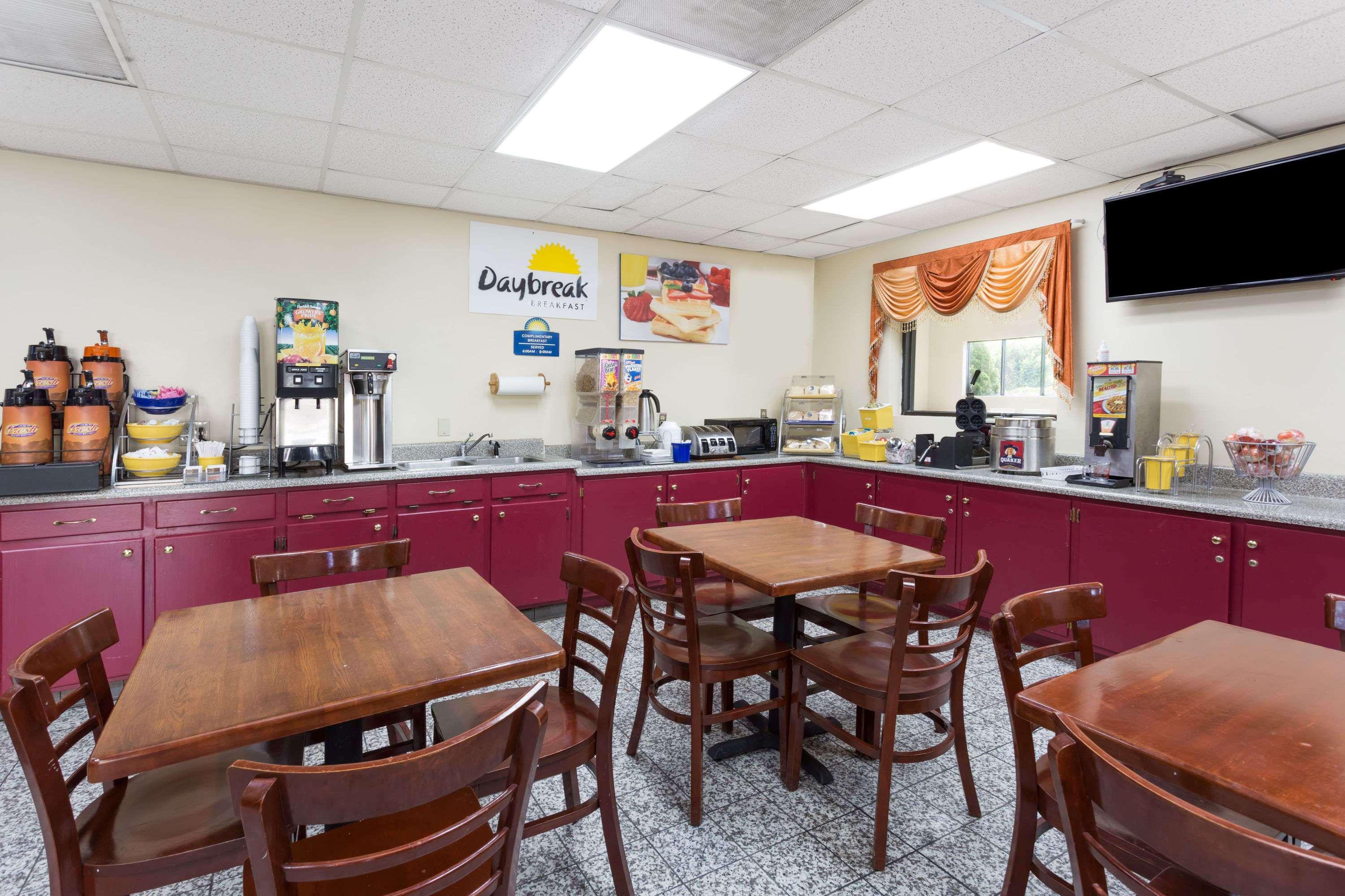 Days Inn & Suites By Wyndham Peachtree Corners Norcross Eksteriør billede