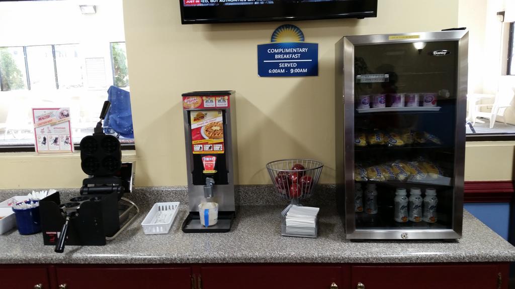 Days Inn & Suites By Wyndham Peachtree Corners Norcross Eksteriør billede