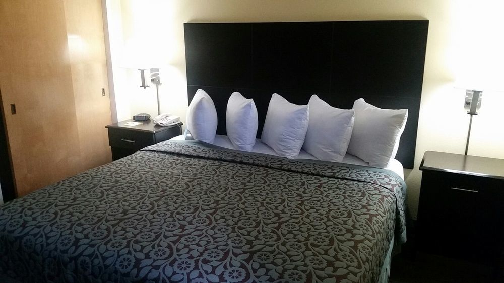 Days Inn & Suites By Wyndham Peachtree Corners Norcross Eksteriør billede