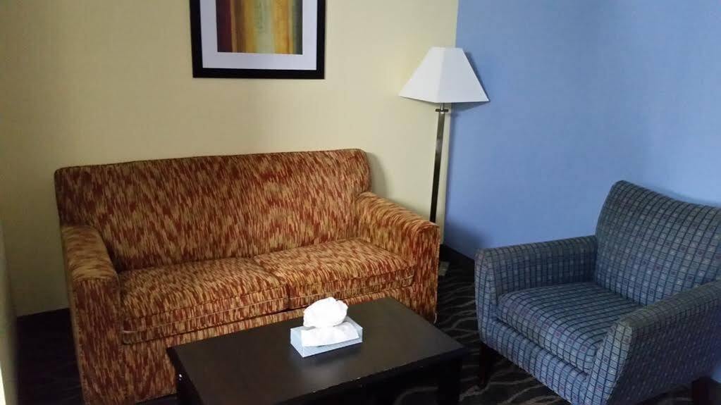Days Inn & Suites By Wyndham Peachtree Corners Norcross Eksteriør billede