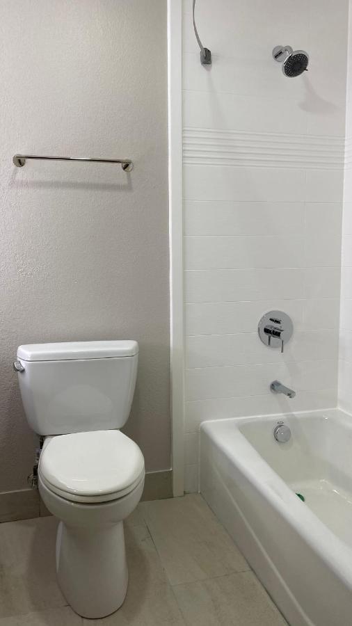 Days Inn & Suites By Wyndham Peachtree Corners Norcross Eksteriør billede