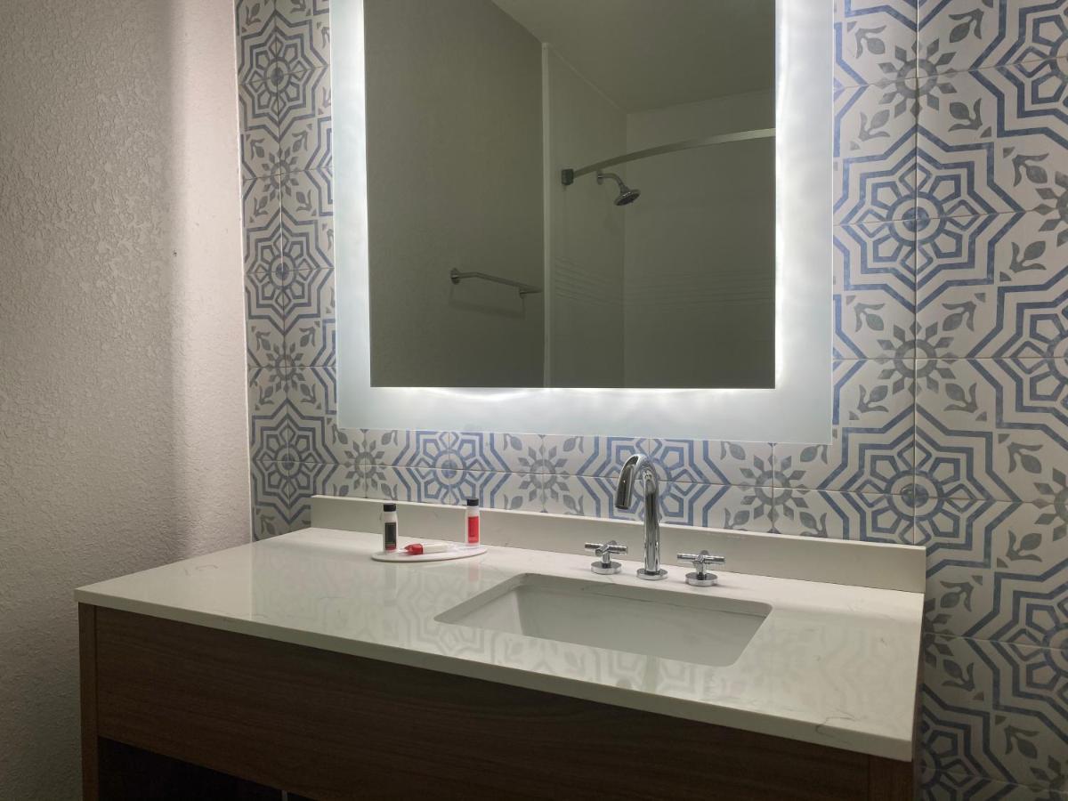 Days Inn & Suites By Wyndham Peachtree Corners Norcross Eksteriør billede